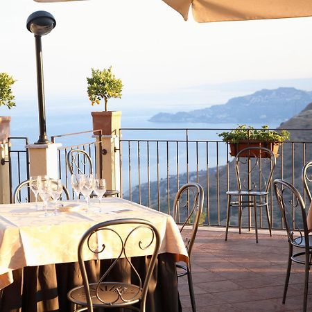 Agostiniana Hotel Santa Teresa Di Riva Exterior photo