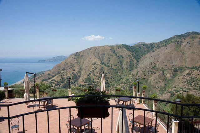 Agostiniana Hotel Santa Teresa Di Riva Exterior photo