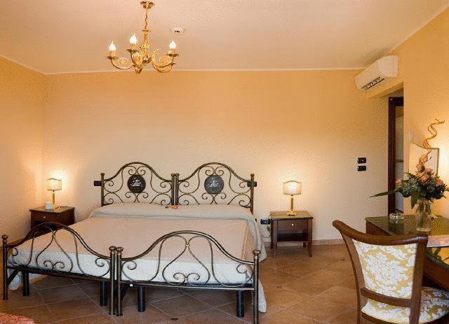 Agostiniana Hotel Santa Teresa Di Riva Exterior photo